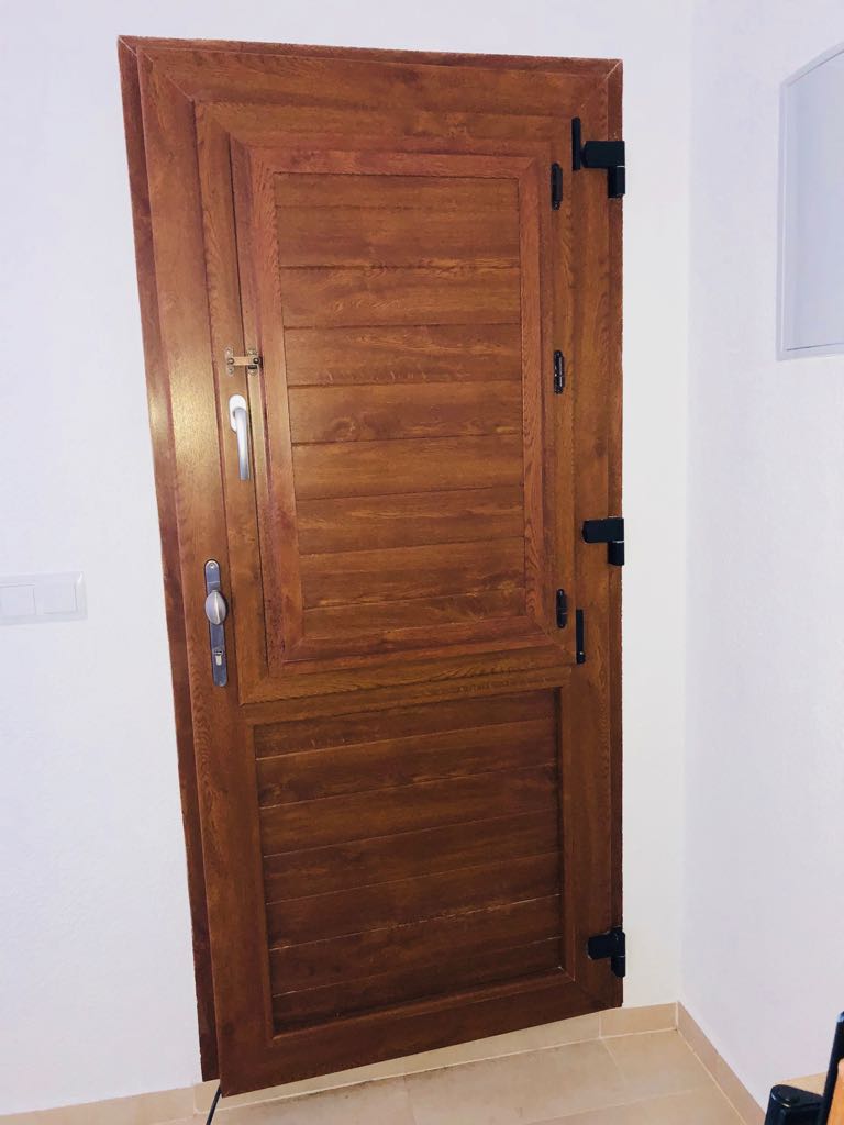 Puerta con Rejón y Postigo-3